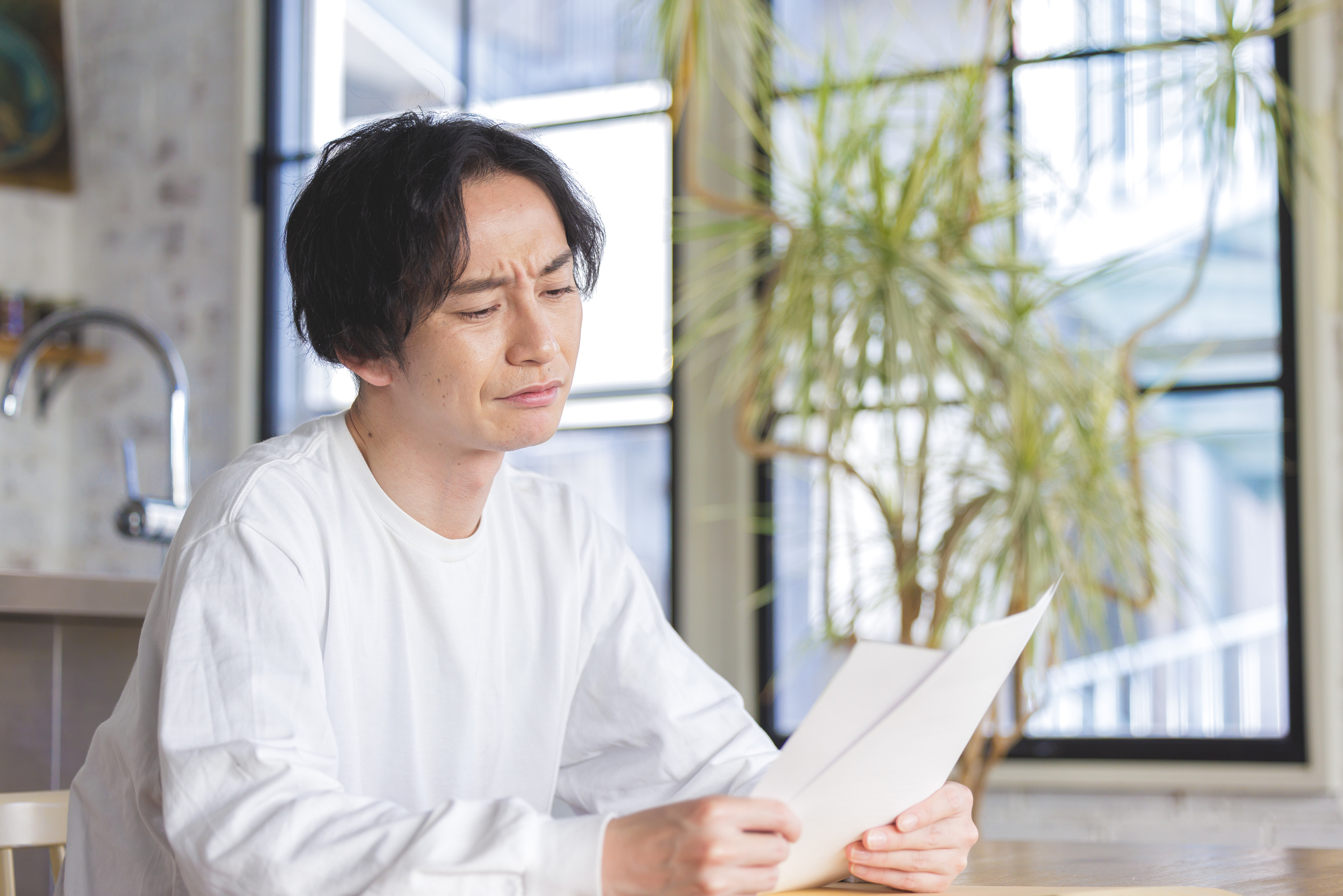 カードローンの延滞を放置するとどうなる？時期別のリスクと対処法
